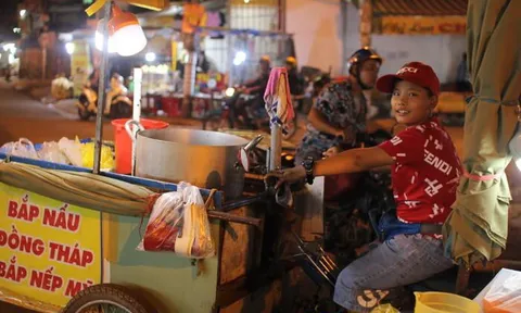 Chuyện cảm động đằng sau hình ảnh cậu bé bán bắp: Bố mẹ bỏ từ lúc 3 tuổi và khao khát được đến trường
